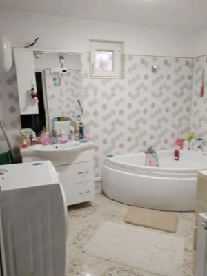 OPORTUNITATE! CASA DE VANZARE IN SECIU CU TERASA SPATIOASA SI CURTE GENEROASA. - imagine 4