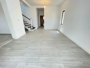 Duplex despartit prin spatiu tehnic