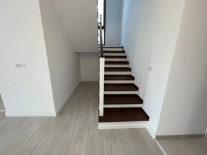 Duplex despartit prin spatiu tehnic - imagine 5