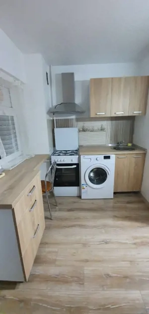 Garsoniera semidecomandata, etaj 1/4,Podul Electro, zona Lapus.