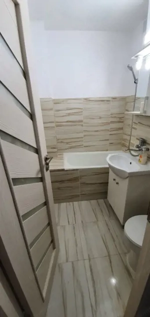 Garsoniera semidecomandata, etaj 1/4,Podul Electro, zona Lapus. - imagine 8