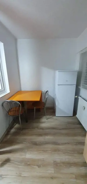 Garsoniera semidecomandata, etaj 1/4,Podul Electro, zona Lapus. - imagine 3