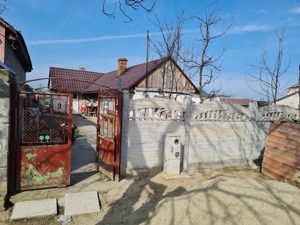 Vand teren cu casa batraneasca