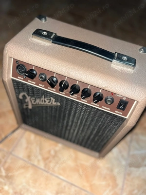 Amplificator pentru chitara electro-acustica Fender Acoustasonic 15