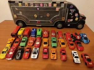 Camion cu mașinuțe 