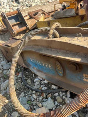 Vând picon (ciocan hidraulic)