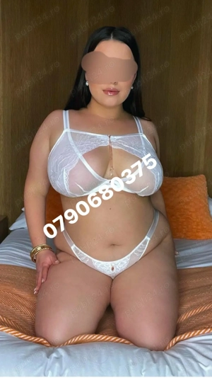 pentru prima data aici  bruneta plinuță te astept 