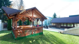 Complex turistic de vânzare, chiar în centrul staţiunii Durău. - imagine 2