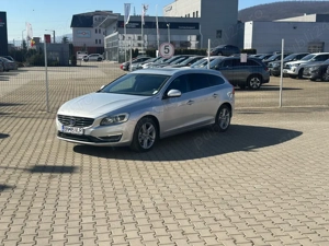 volvo v60 plug in hybrid  - imagine 6