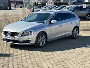 volvo v60 plug in hybrid  - imagine 7