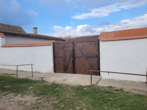 Vand teren cu saivan + loc de casa - imagine 2