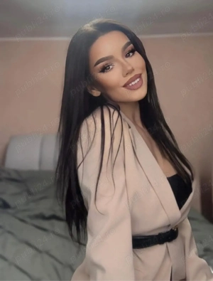 STUDENTA FRUMOASA  ,stilata ,fierbinte si pasionala 