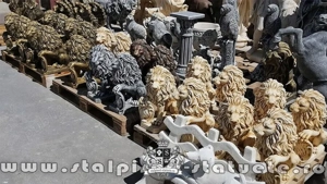 Poducem din beton, pentru curte și grădină.