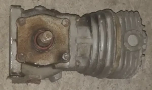 Vând compresor U-650