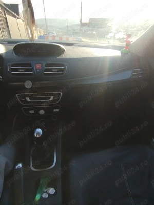 Renault Megane 3 anul 2010 - imagine 3