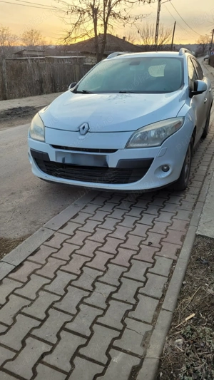 Renault Megane 3 anul 2010 - imagine 4