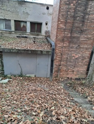 Vand spațiu cu destinație de magazie