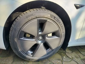 Vand Tesla Model 3 SR 24150  euro + TVA deductibila < 6800km - imagine 5