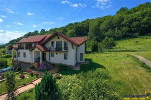 FILM! Resedinta nobiliara, in inima coltului verde al Vaii Nandrului: Pestisu Mic.