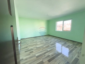 Casă / Vilă cu 8 camere de vânzare în zonă centrală - Urlati - imagine 16