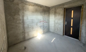 Casă / Vilă cu 8 camere de vânzare în zonă centrală - Urlati - imagine 12