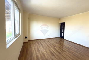 Casă / Vilă cu 8 camere de vânzare în zonă centrală - Urlati - imagine 10