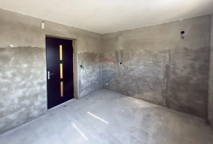 Casă / Vilă cu 8 camere de vânzare în zonă centrală - Urlati - imagine 15