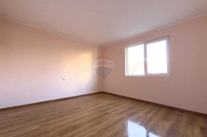 Casă / Vilă cu 8 camere de vânzare în zonă centrală - Urlati - imagine 8