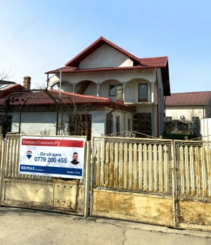 Casă / Vilă cu 8 camere de vânzare în zonă centrală - Urlati