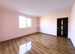 Casă / Vilă cu 8 camere de vânzare în zonă centrală - Urlati - imagine 7