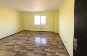 Casă / Vilă cu 8 camere de vânzare în zonă centrală - Urlati - imagine 19