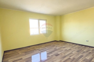 Casă / Vilă cu 8 camere de vânzare în zonă centrală - Urlati - imagine 17