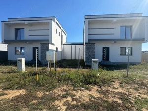 De vânzare duplex 1/2, stil cubic, despărțit prin camera tehnică, Sanandrei.