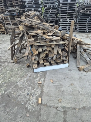 Lichidare de stoc paleti de lemn pentru foc