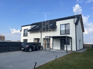 Casă Tip Duplex INDEPENDENTĂ ENERGETIC - Cartier NOU