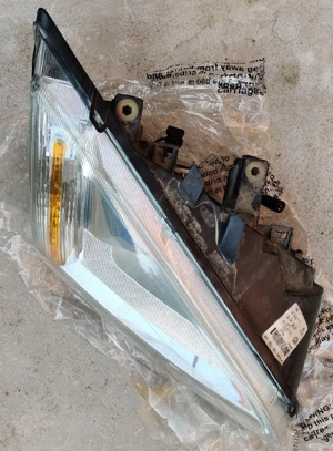 Faruri Originale Ford Focus 2 Dreapta Stânga -> Clema Superioară Ruptă la ambele, în rest Perfecte - imagine 2