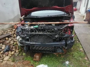 Dezmembrez seat altea 1.6 benzina  - imagine 2