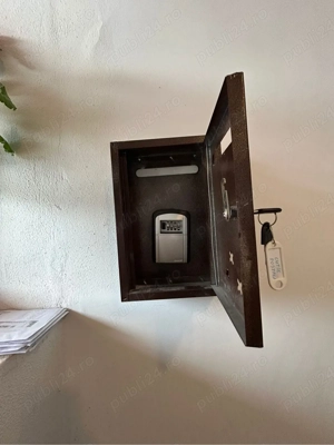 cameră retro langă cel mai frumos parc - imagine 3