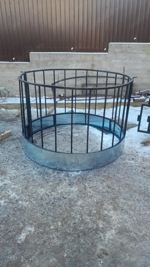 Hrănitoare vaci si oi  adaptoare de apa,transport gratuit mai multe detalii sunați la nr de tel. - imagine 2