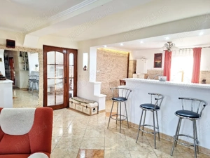 Casă deosebită, din cărămidă,  în zonă bună, în Chișineu-Criș(Pădureni) - imagine 6