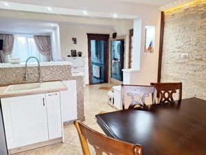 Casă deosebită, din cărămidă,  în zonă bună, în Chișineu-Criș(Pădureni) - imagine 7