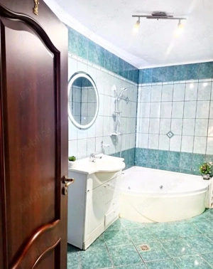 Casă deosebită, din cărămidă,  în zonă bună, în Chișineu-Criș(Pădureni) - imagine 5