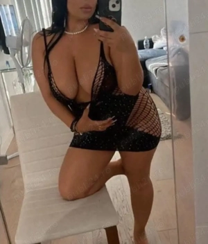 Matură drăguță  hai să combinăm utilu cu placutul