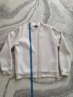 Geaca eleganta feminina, noua, confortabila si usoara   marime 42, livrare gratuita