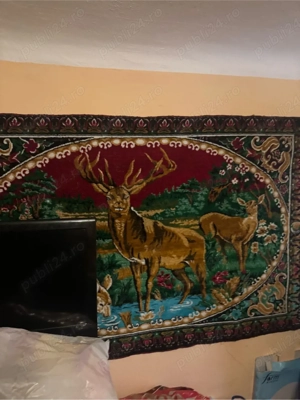 carpeta cu caprioare veche de peste 30 de ani +,in stare impecabilă