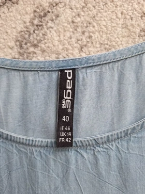 Rochie de vara din denim subțire   mărimea 40 (UK 14), stare excelentă - imagine 4