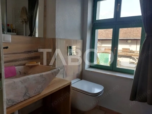 Apartament renovat 105mp 3 camere curte proprie 340mp in acte Cisnadie - imagine 19