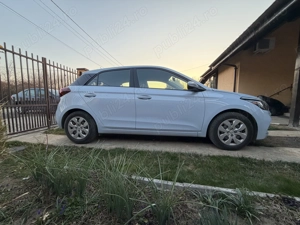 Hyundai i20 an fabricație 2018 - imagine 2