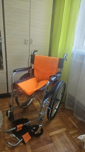 Vand scaun cu rotile nou