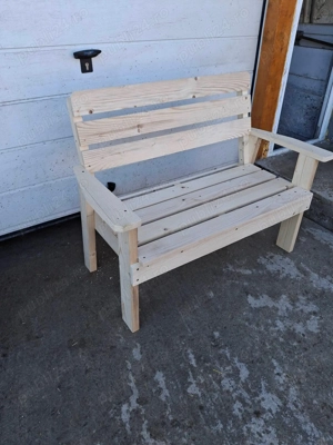 Băncuță de lemn pentru două persoane